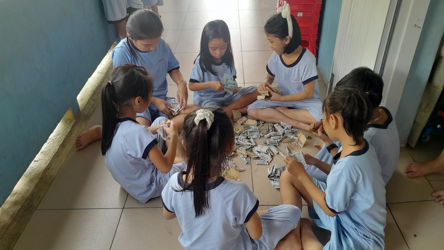 LỄ KHUI HEO ĐẤT GÂY QUỸ “KIM ĐỒNG” GIÚP BẠN ĐẾN TRƯỜNG NĂM HỌC 2022 – 2023